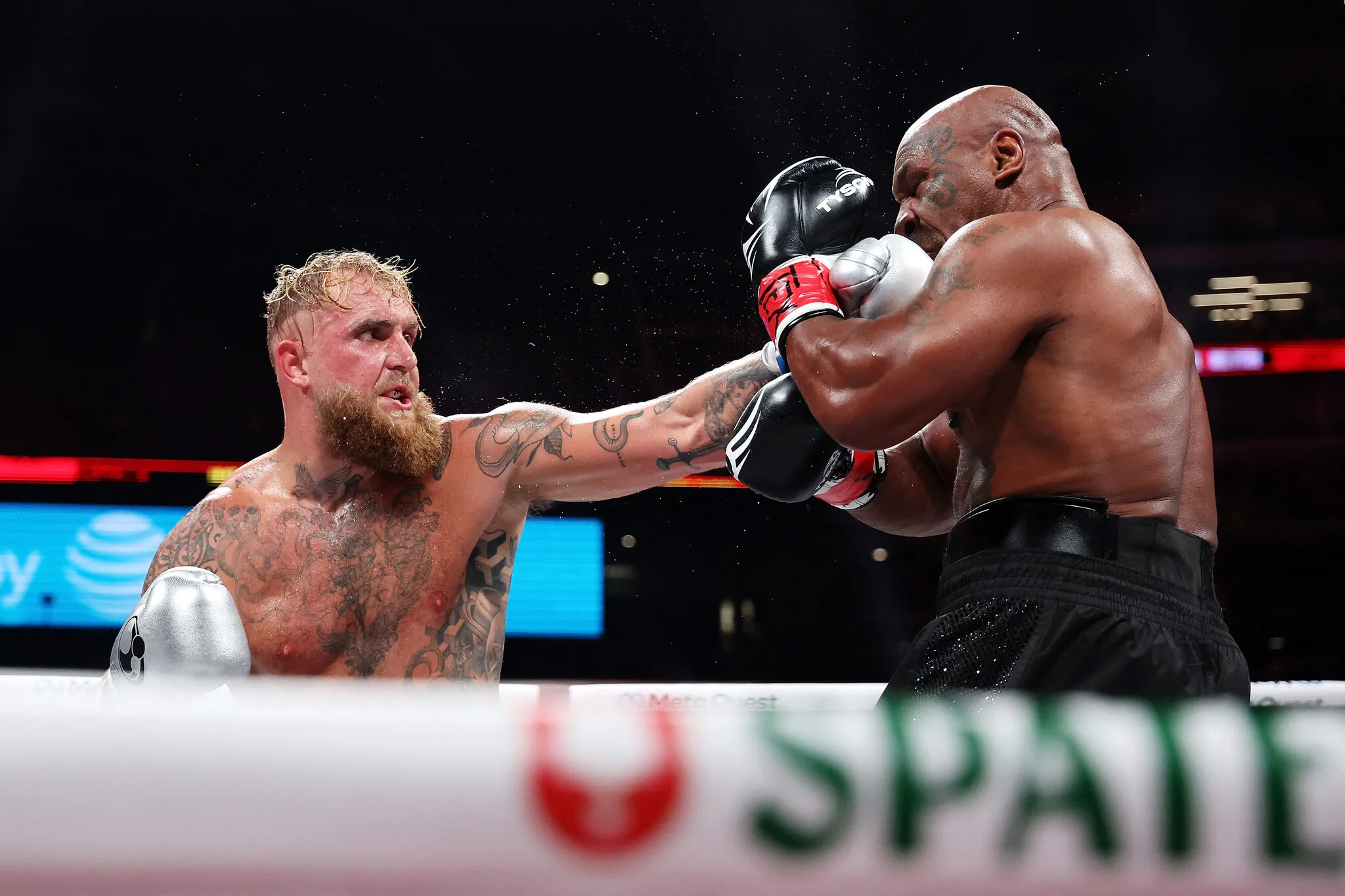 Jake Paul x Mike Tyson