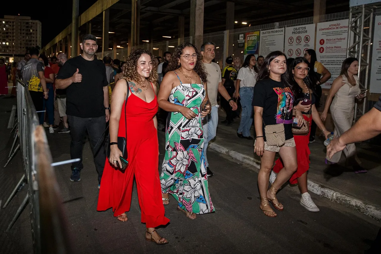 Público chegando no Show Caetano e Bethânia