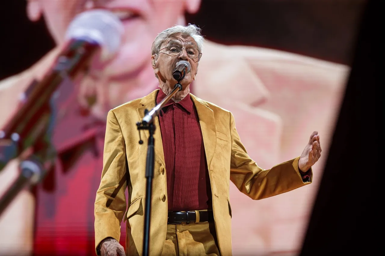 Caetano Velosos divide o palco com a irmã Maria Bethânia