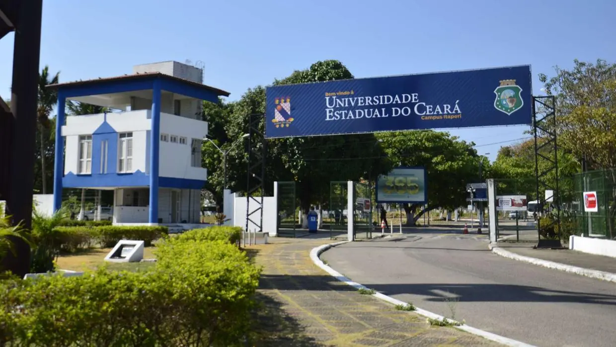 Fachada Uece. Gabarito oficial preliminar da 1ª fase do vestibular Uece 2025.1 é divulgado; veja respostas