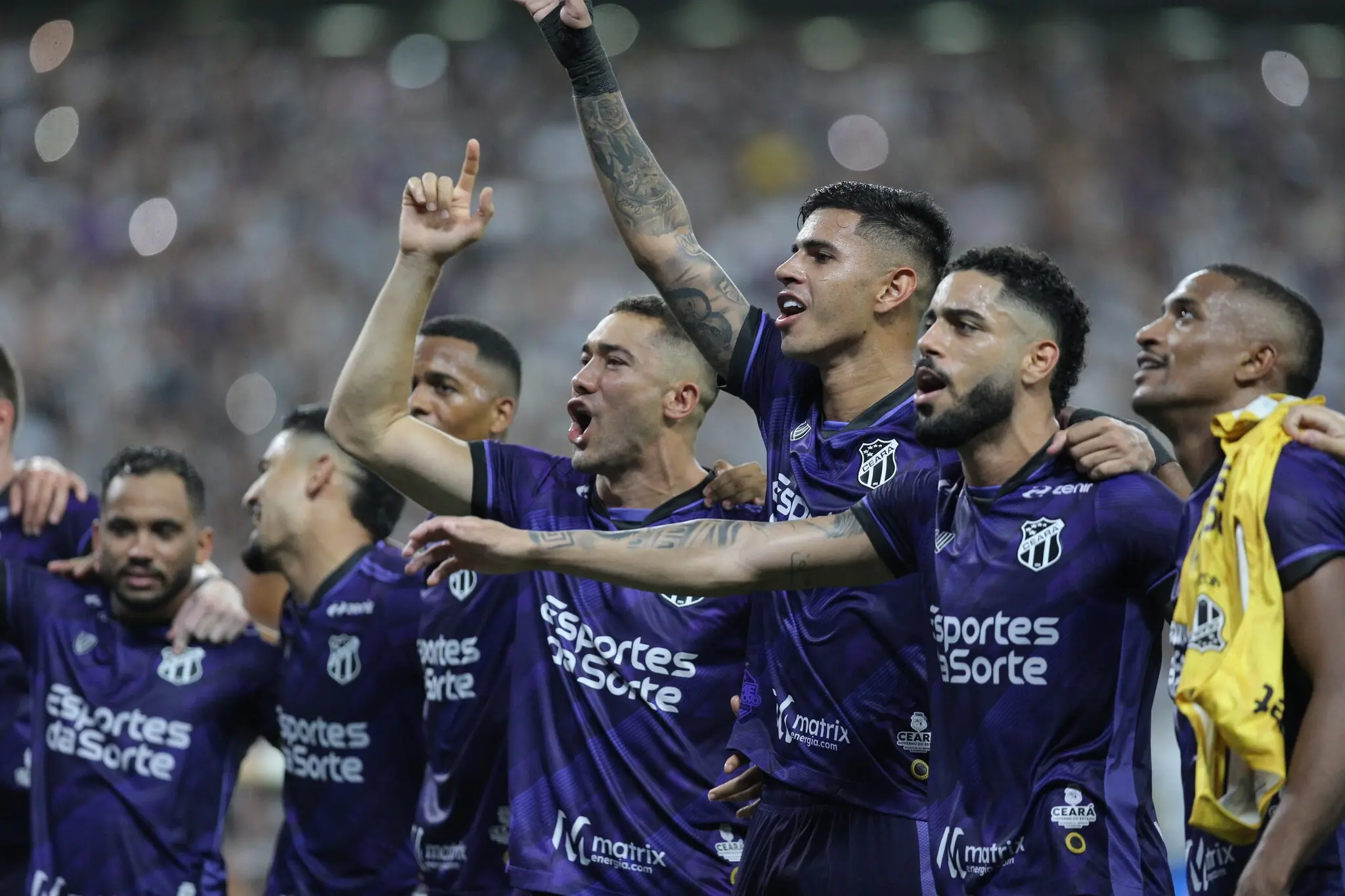 Jogadores do Ceará comemoram vitória