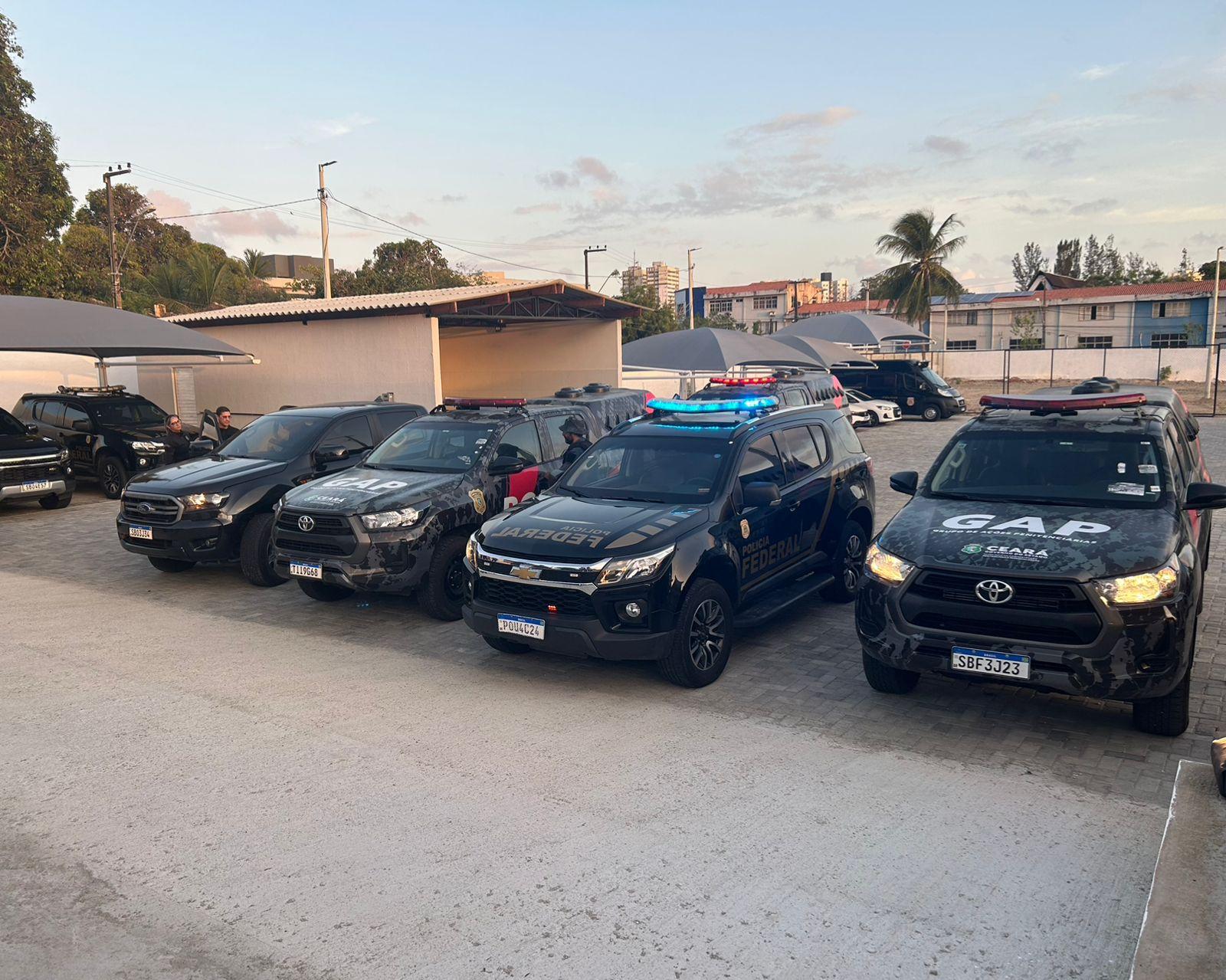 Veículos usados na operação Falco Noturno