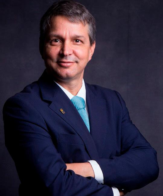 Cofundador do Instituto Winds for Future e coorganizador do World Summit on Energy Transition (SWoET)