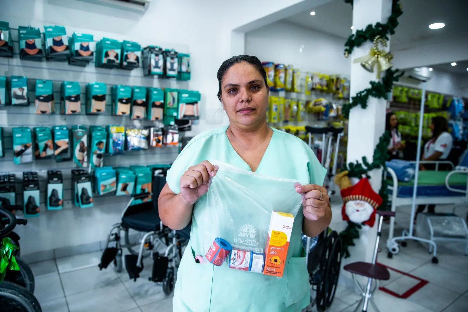 Pacientes e profissionais da saúde precisam comprar materiais e medicamentos ausentes no IJF