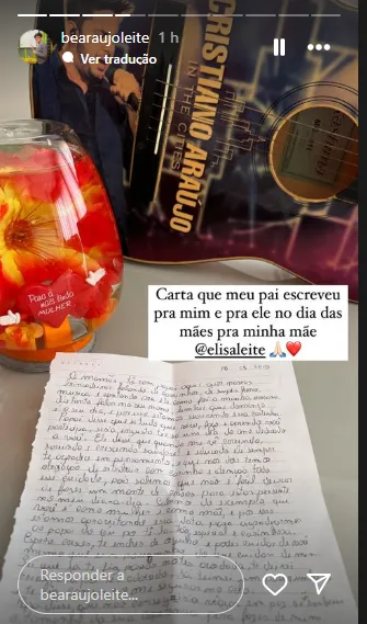 Depois, ele mostra ter encontrado uma carta escrita pela pai