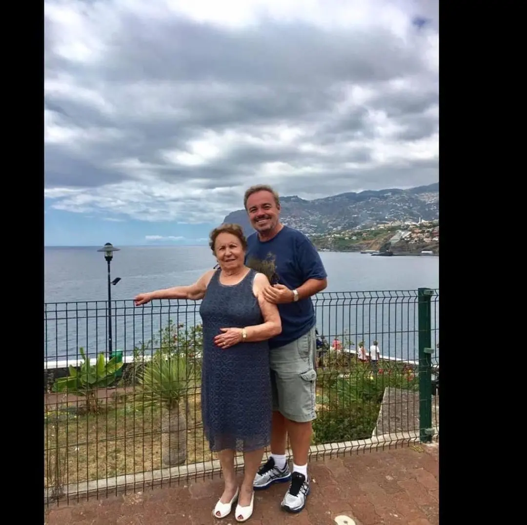 Gugu e a mãe, Maria do Céu Liberato