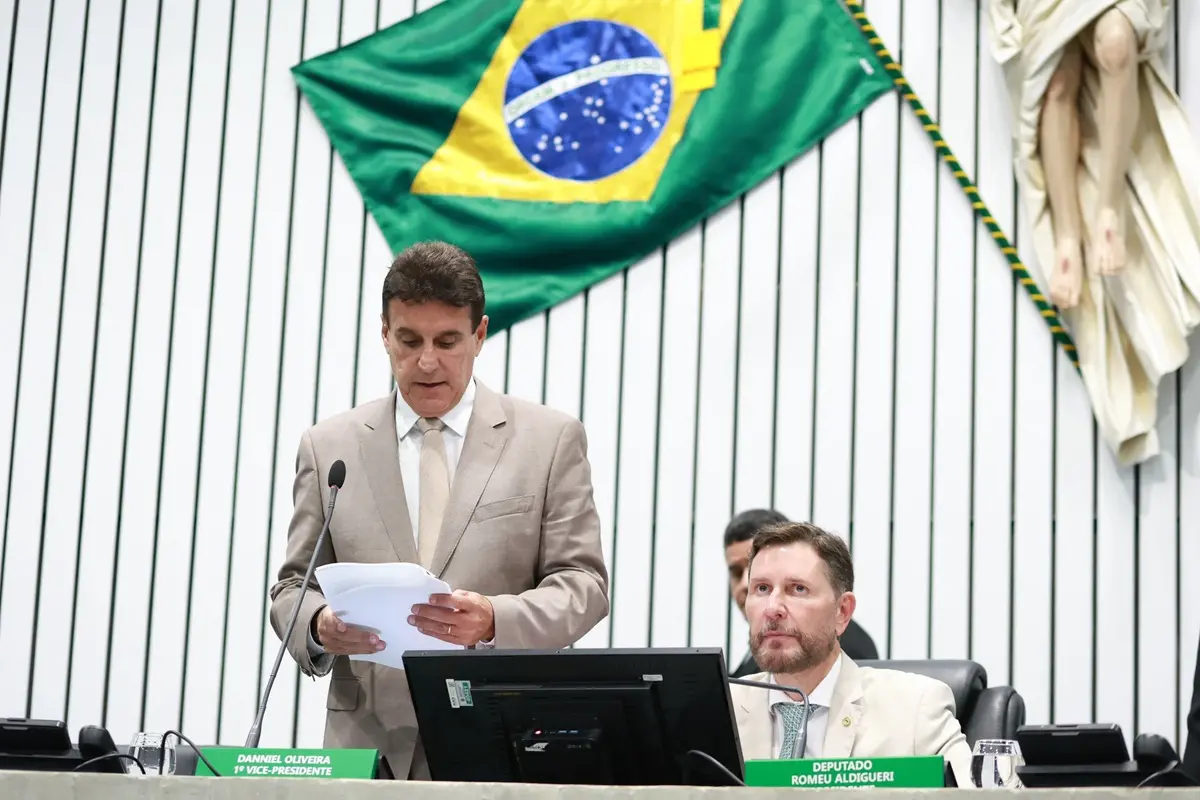 Imagem da notícia Deputados da Alece terão sessões deliberativas apenas às terças-feiras durante período eleitoral