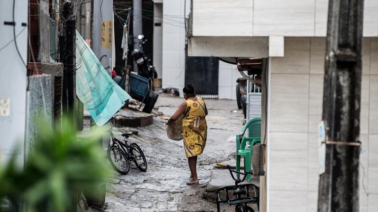Legenda: O Diário do Nordeste discute em que medida a pobreza afeta a saúde mental das mulheres Foto: Fabiane de Paula