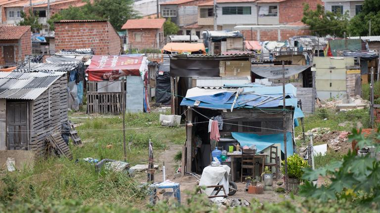 Legenda: Estudos dizem que a pobreza não determina, mas contribui para o risco de adoecimento mental Foto: Fabiane de Paula