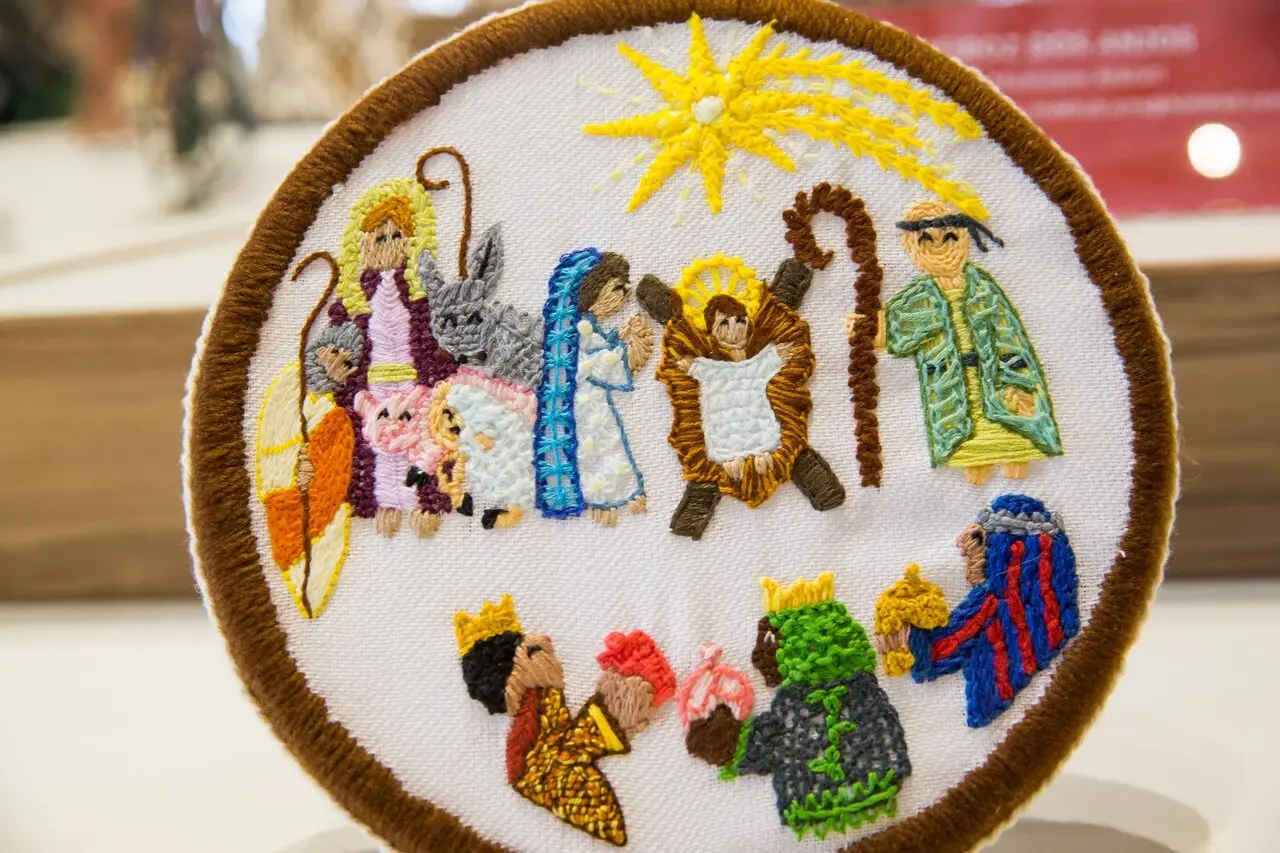 Nascimento de Cristo foi retratado em bordado
