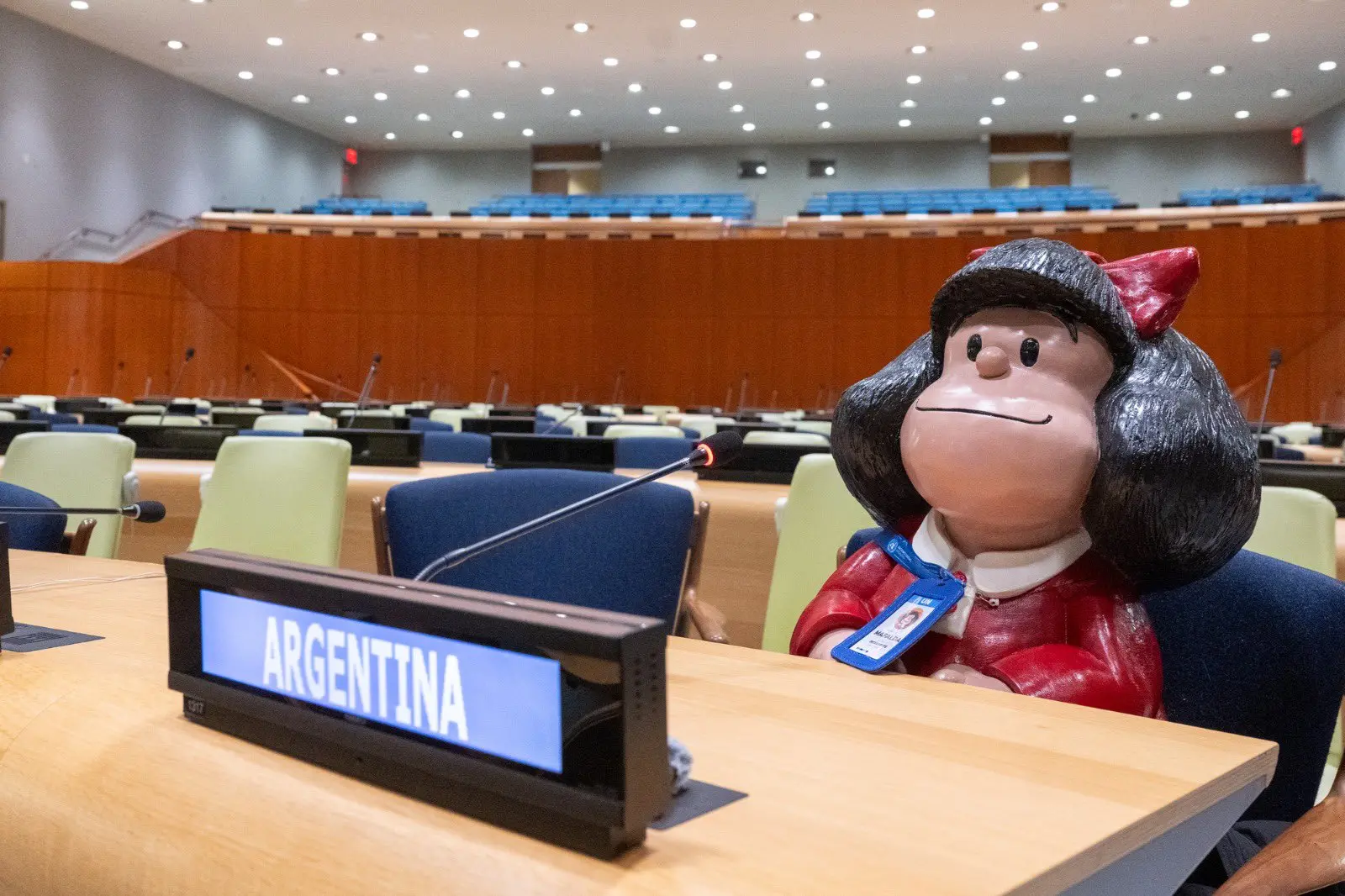 Mafalda visita sede da ONU, nos EUA, e realiza sonho de ser tradutora; confira