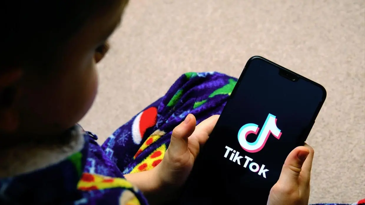 Nova restrição busca reduzir o impacto dos filtros na formação de identidade de crianças e adolescentes