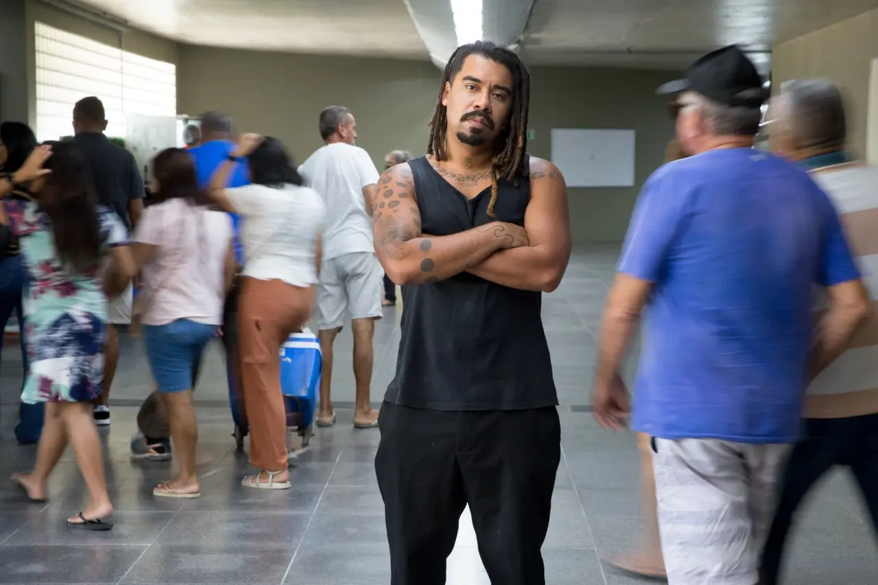 Cearense Caiô celebra mais de 15 anos de trajetória e planeja lançamento de primeiro disco solo para 2025