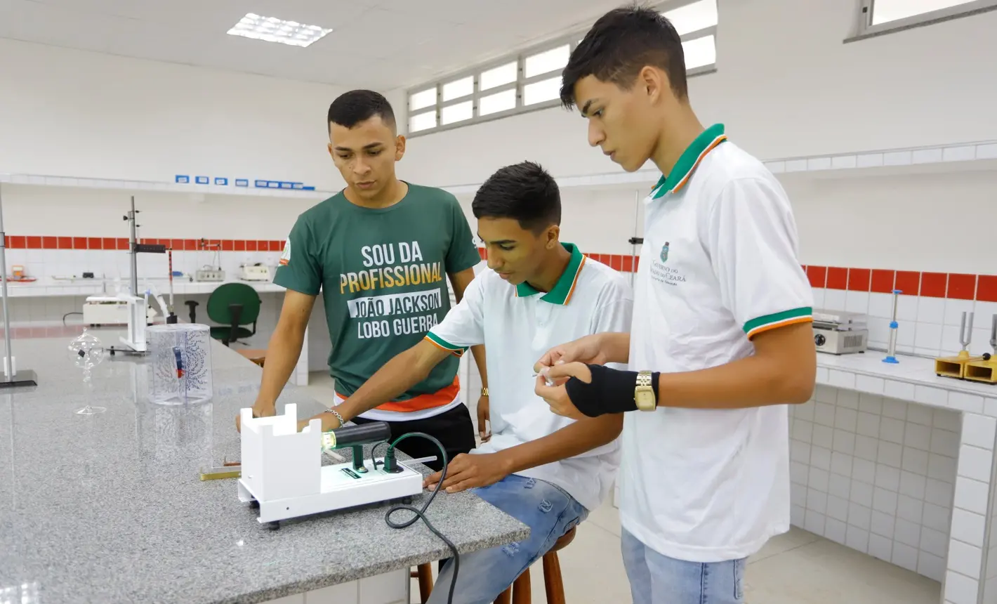 Estão disponíveis cursos técnicos de administração, informática, enfermagem, desenvolvimento de sistema, entre outros