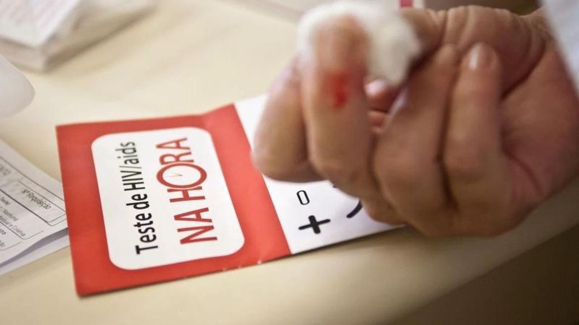 Conscientização contra o vírus HIV, a Aids e outras IST marcam o dezembro vermelho
