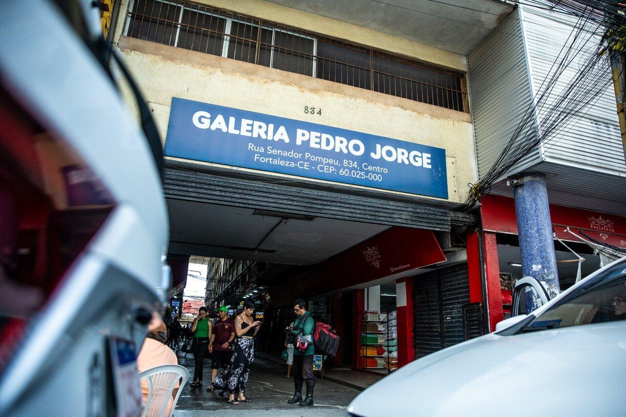 Fachada da Galeria Pedro Jorge, na rua Senador Pompeu. Prédio também pode ser acessado pela rua General Sampaio