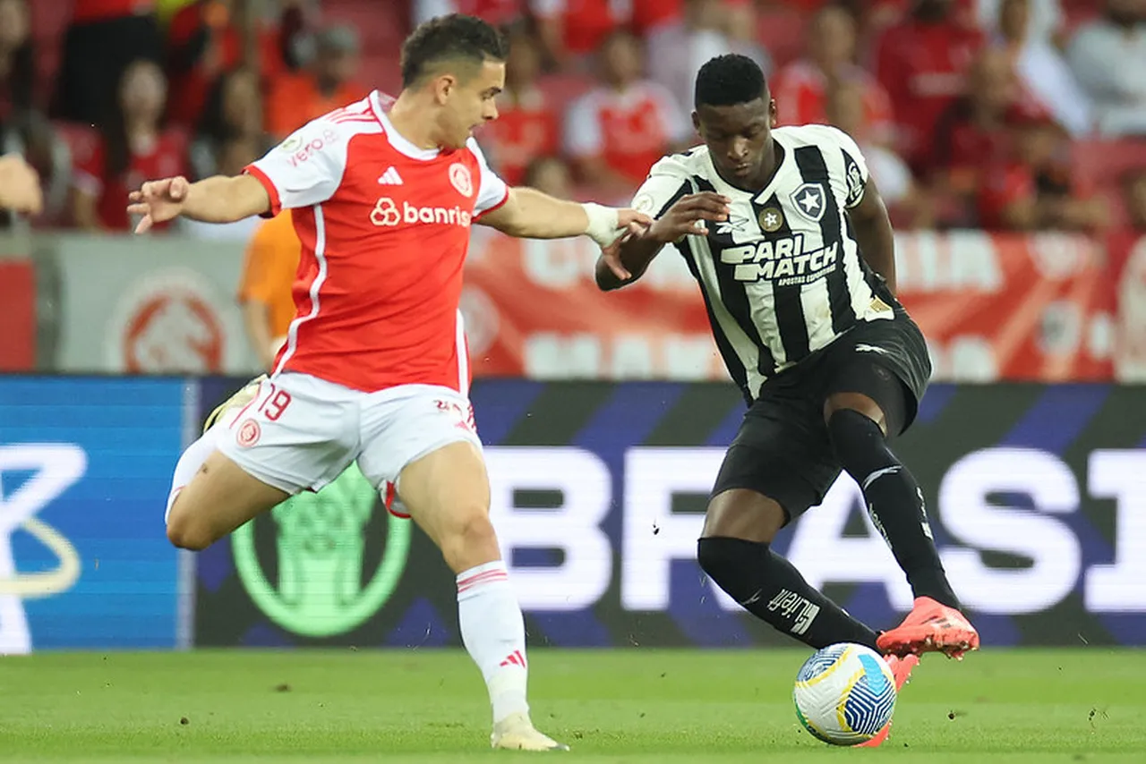 O Botafogo fez partida segura após ser campeão da Libertadores e venceu o Inter