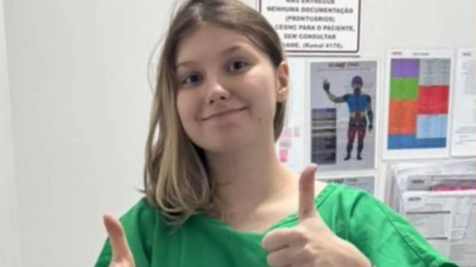 Isabel veloso usando roupa de hospital. Grávida e tratando um câncer, Isabel Veloso é hospitalizada: Tutu deu um sustinho