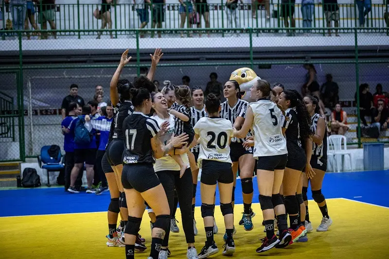 imagem mostra jogadoras