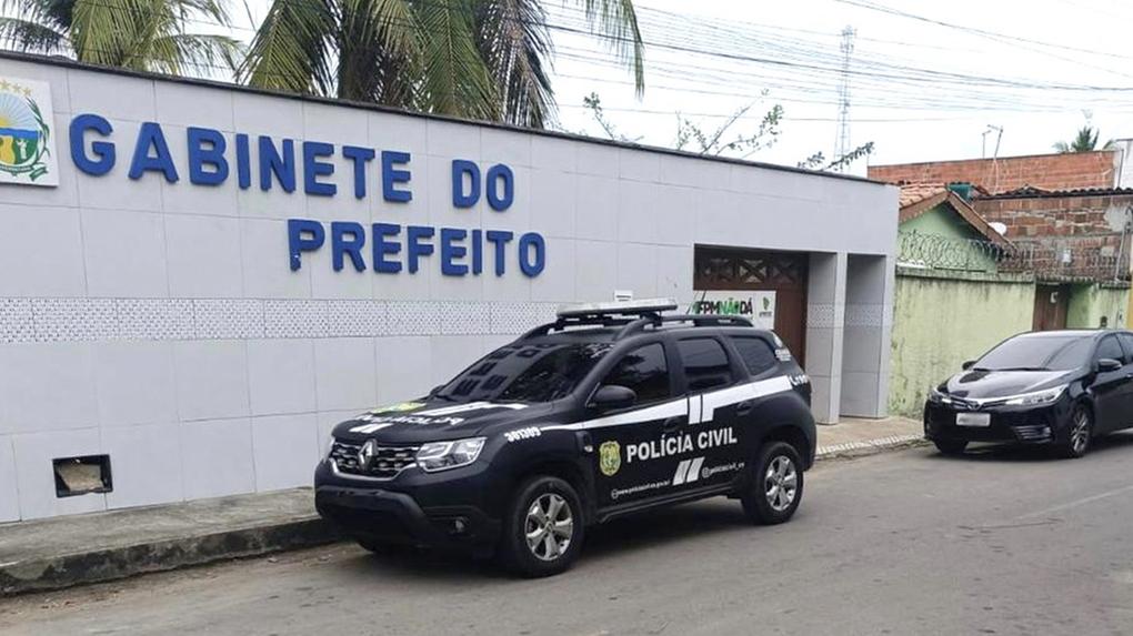 Polícia Civil cumpriu mandado de busca e apreensão no gabinete do prefeito