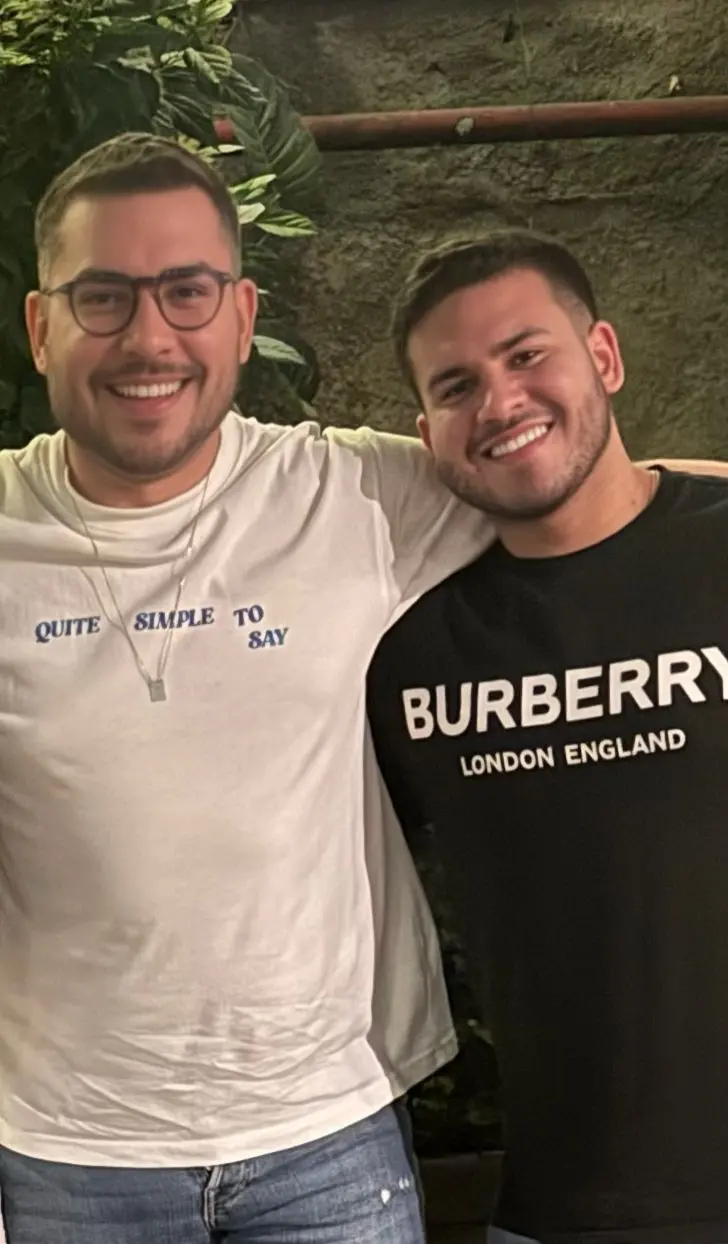 Foto de casal que relatou homofobia no Terras Alphaville Ceará