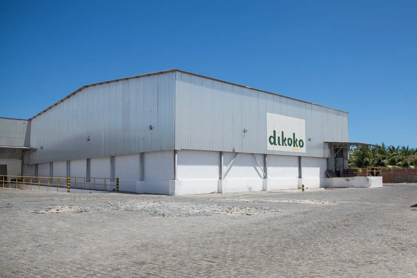 Fábrica da Dikoko em Paraipaba processa coco verde e coco seco. É a segunda maior das Américas em beneficiamento de coco e a quarta maior do mundo