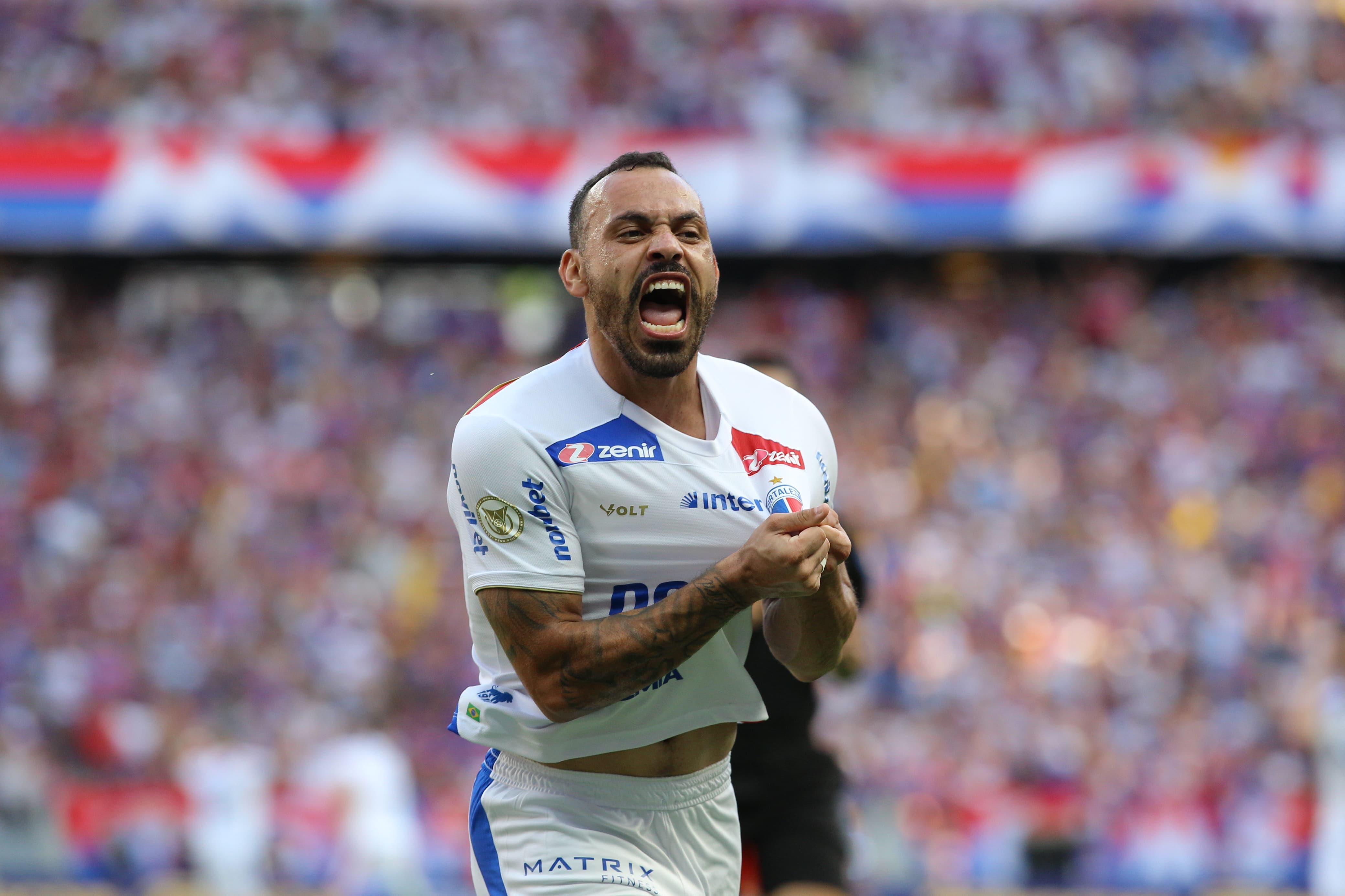 Foto de Moisés durante partida do Fortaleza