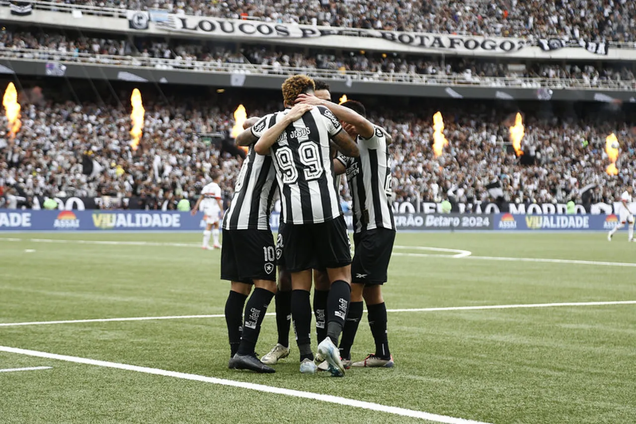 O Botafogo venceu o São Paulo no Nilton Santos e sagrou-se campeão brasileiro