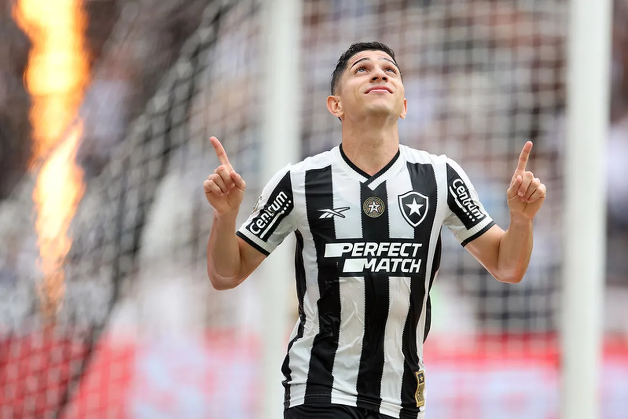 Savarino marcou um dos gols da vitória do Botafogo que deu o título brasileiro
