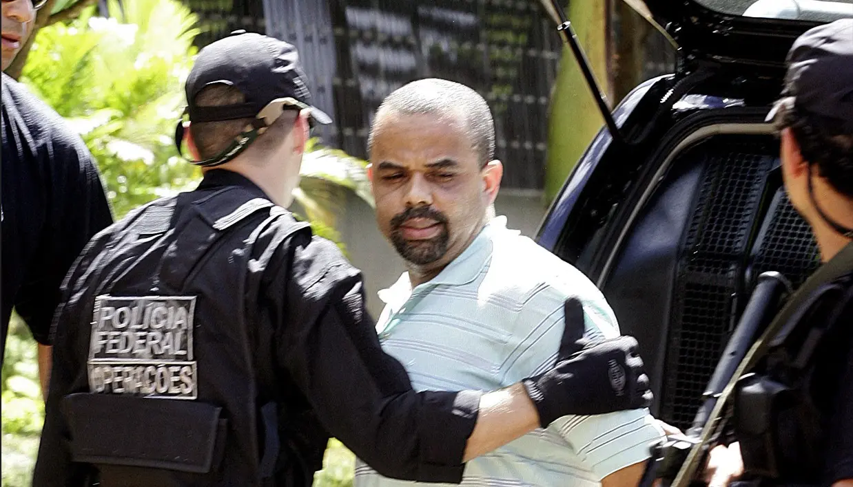 Luiz Fernando da Costa, o Fernandinho Beira-Mar, está preso no Presídio Federal de Catanduvas e os agentes cumprem um mandado no local