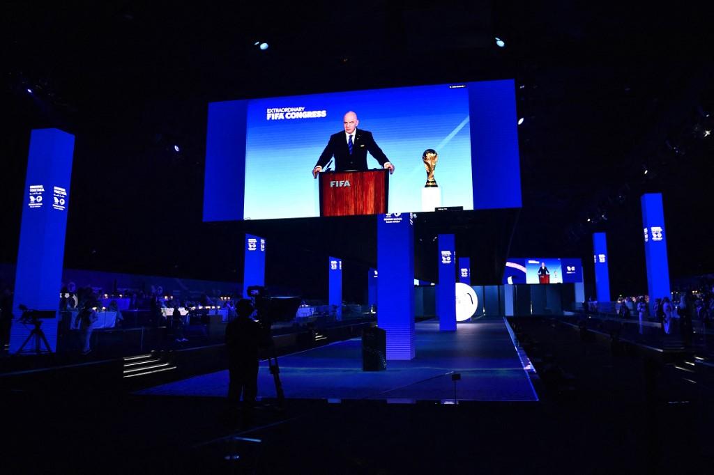 imagem mostra homem em ´pé