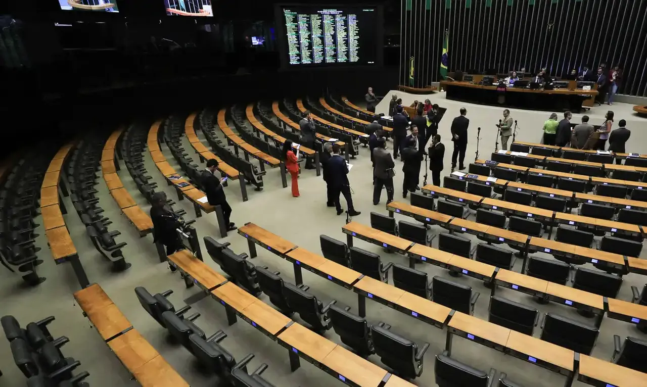 Imagem da notícia De Mauro Filho a Priscila Costa, veja quem são os deputados federais derrotados na reeleição
