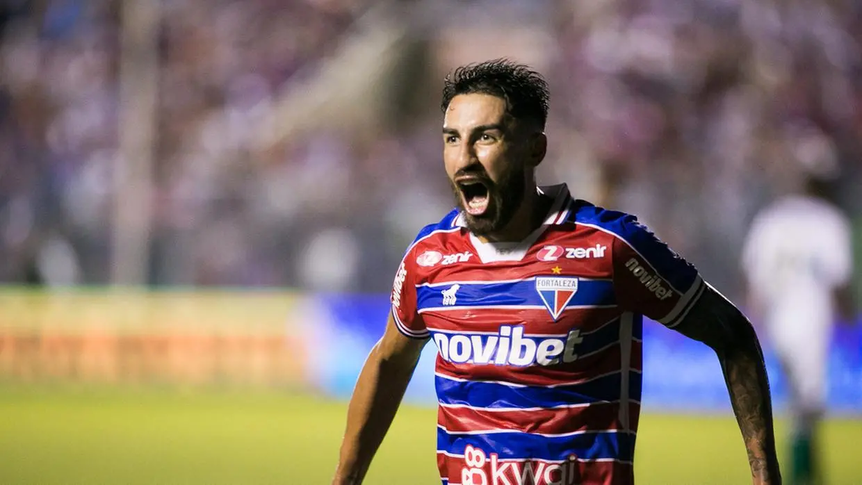 imagem mostra jogador de futebol