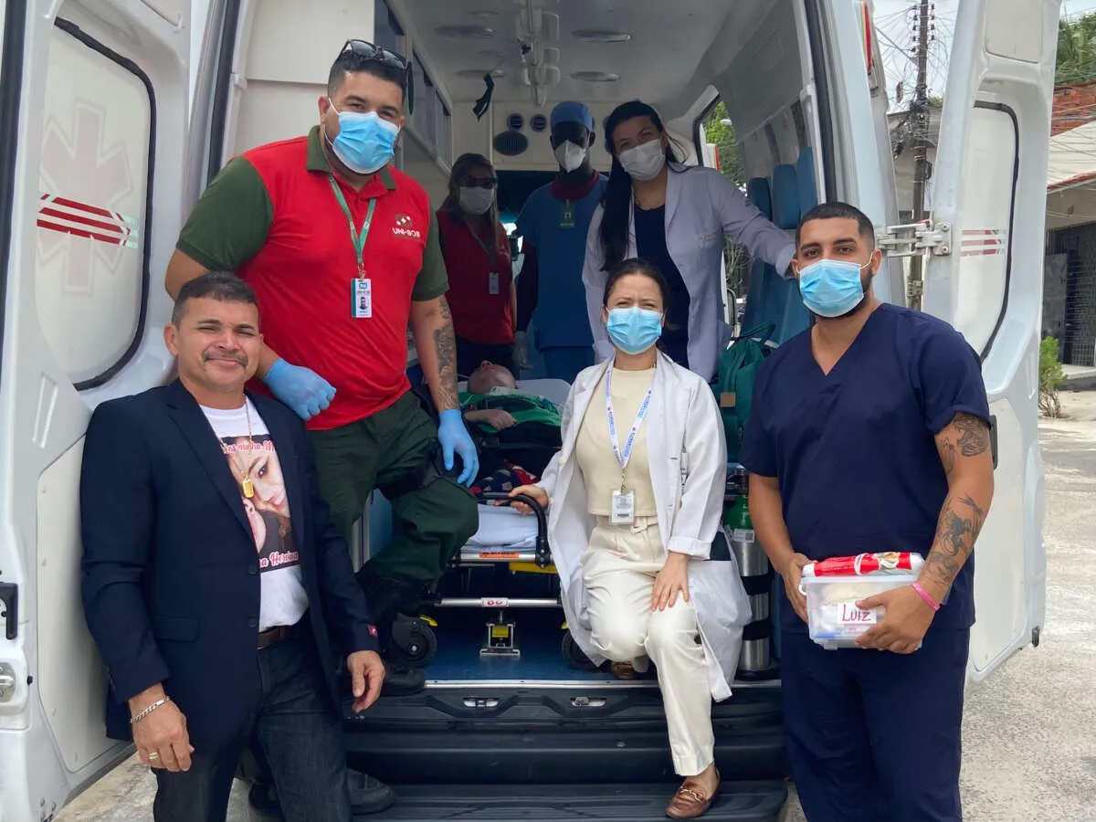O transporte foi realizado com o apoio de uma equipe multidisciplinar