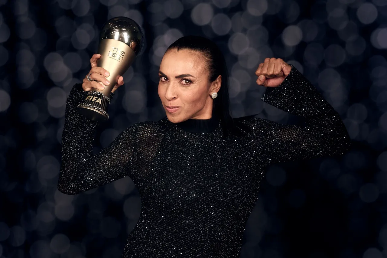 No início deste ano a FIFA anunciou a criação do prêmio Marta, e a brasileira venceu pelo gol mais bonito