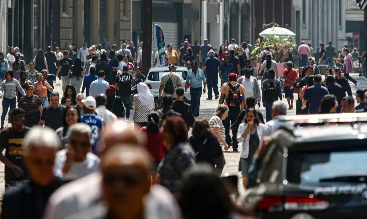 Atualmente, 6,8 milhões de pessoas estão em busca de emprego no país.