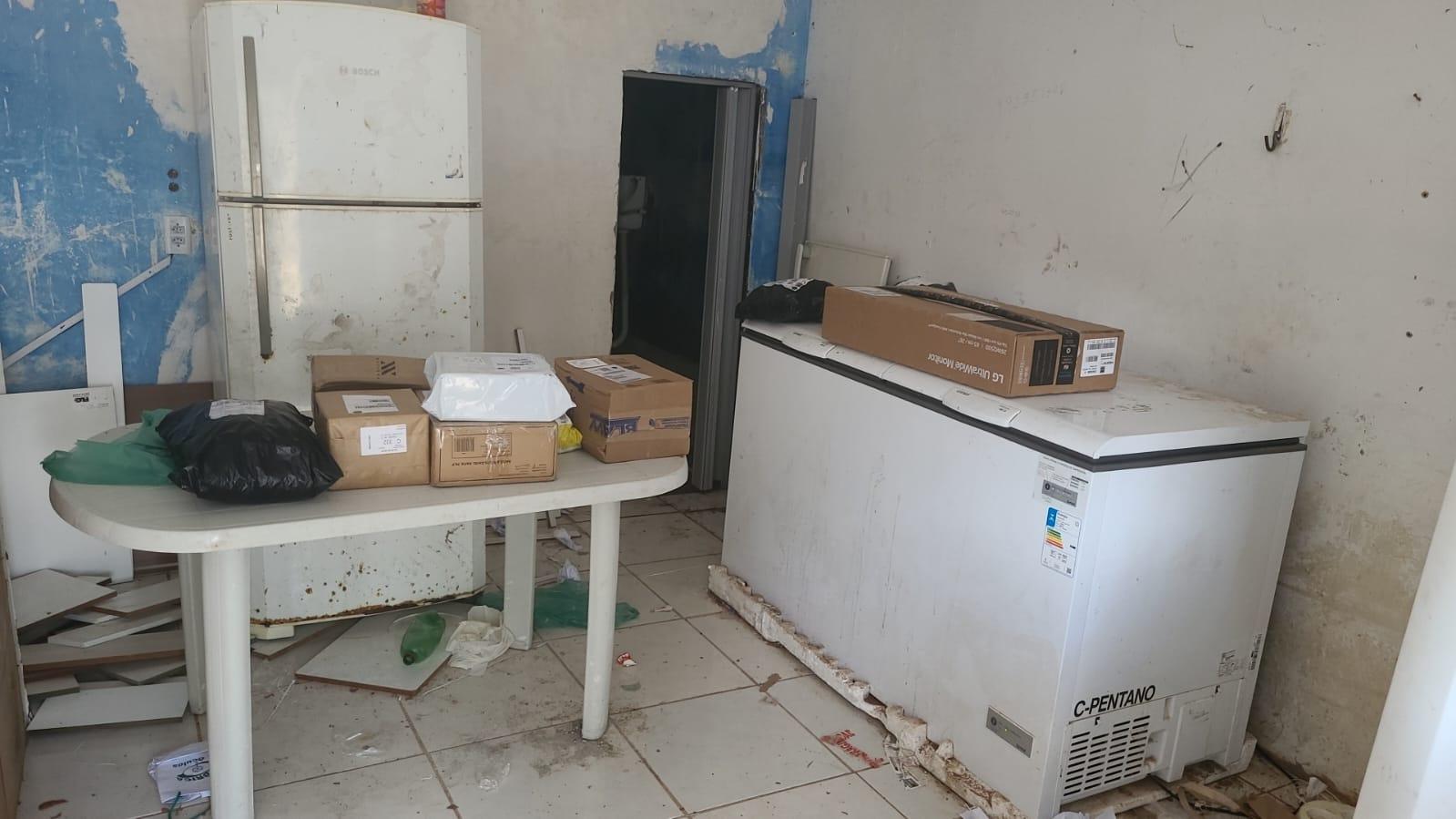 Depósito clandestino no bairro Barroso