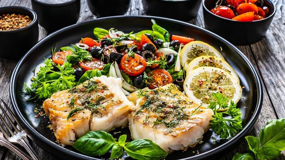 8 Deliciosas Receitas de Salada e Salpicão para uma Ceia de Ano Novo Inesquecível