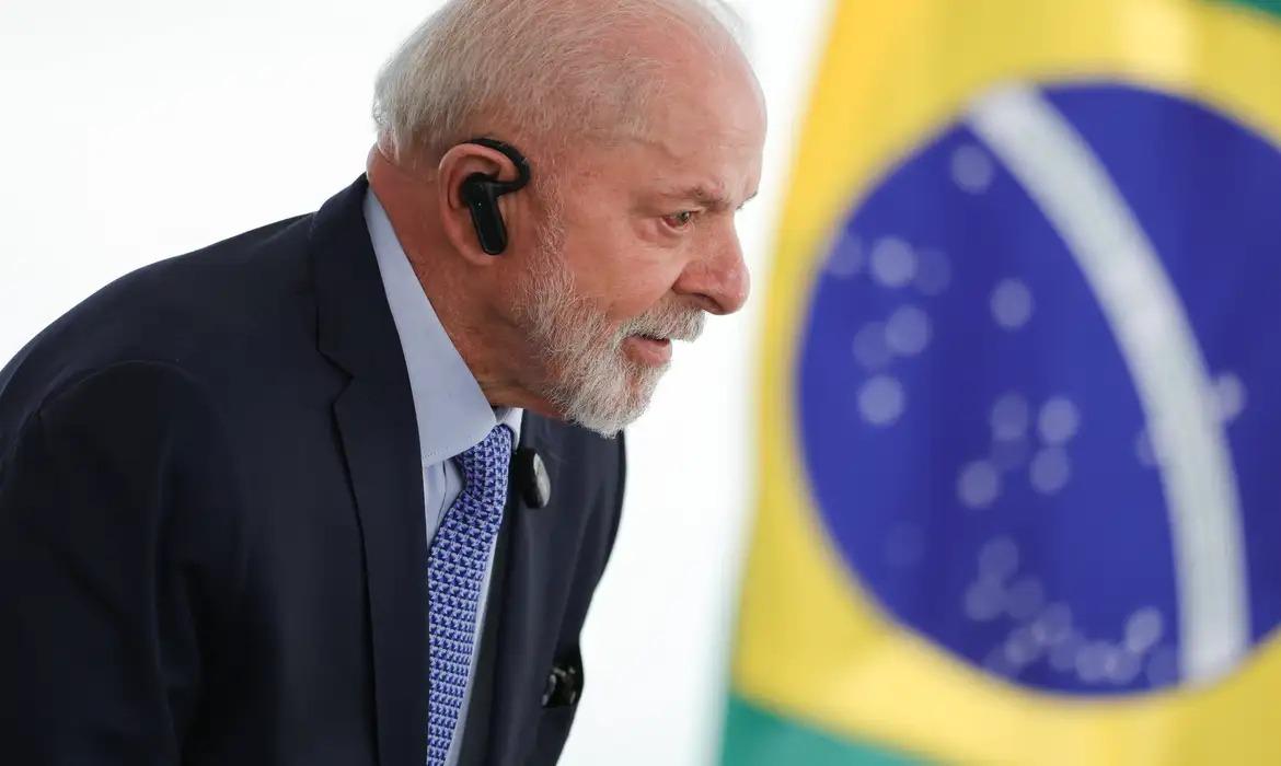 Lula de perfil