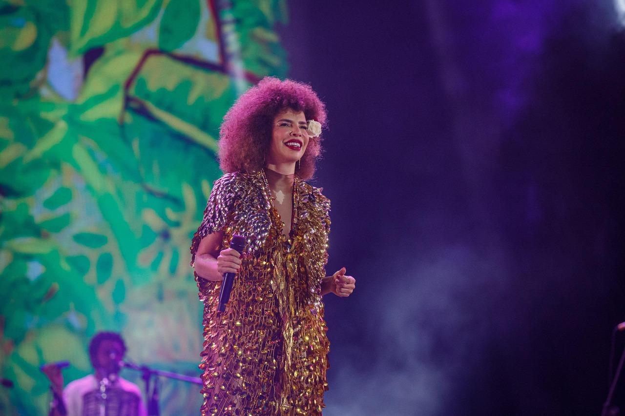 Vanessa da Mata faz show que reúne canções autorais e homenagens