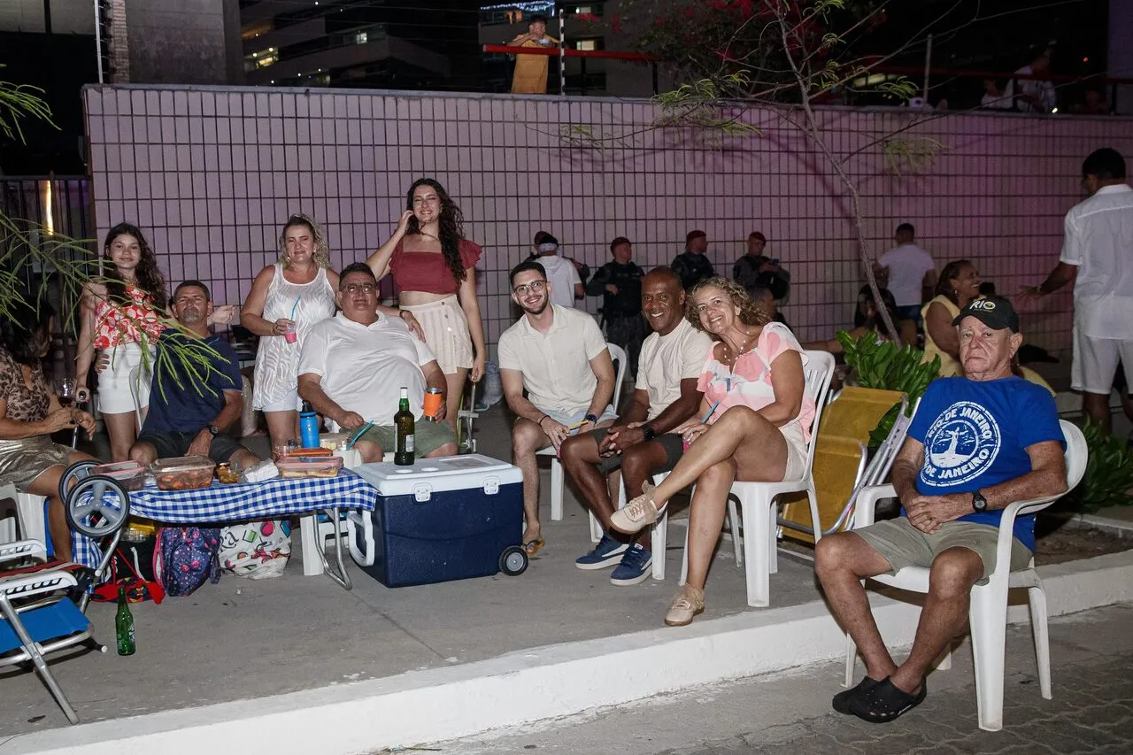 Família da administradora Silvânia Barros levou a ceia de Ano-Novo na Praia de Iracema