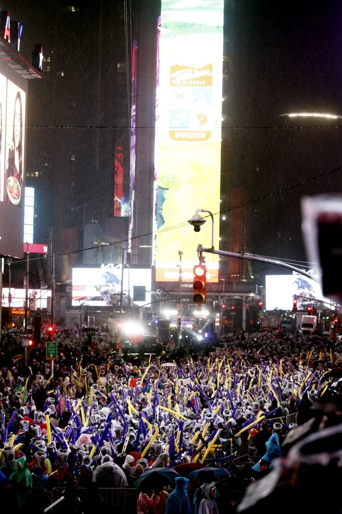 Multidão acompanhou virada do ano na Times Square, em Nova Iorque