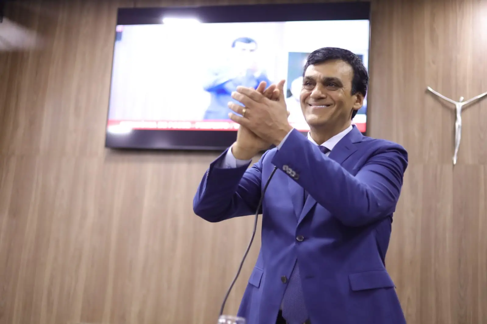 Naumi Amorim durante a cerimônia de posse na Câmara Municipal de Caucaia