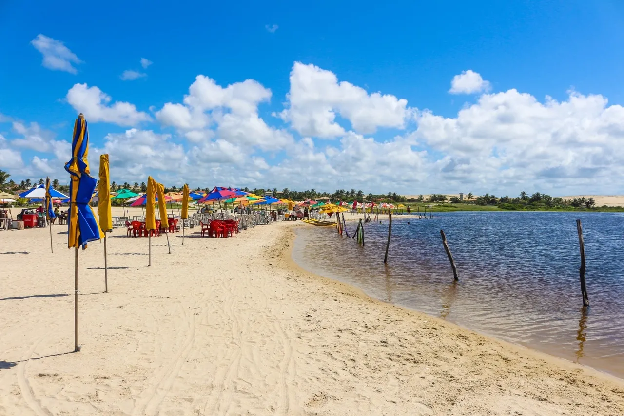 Grande movimentação de turistas na Lagoa do Uruaú causa insegurança na rede elétrica e falta de energia