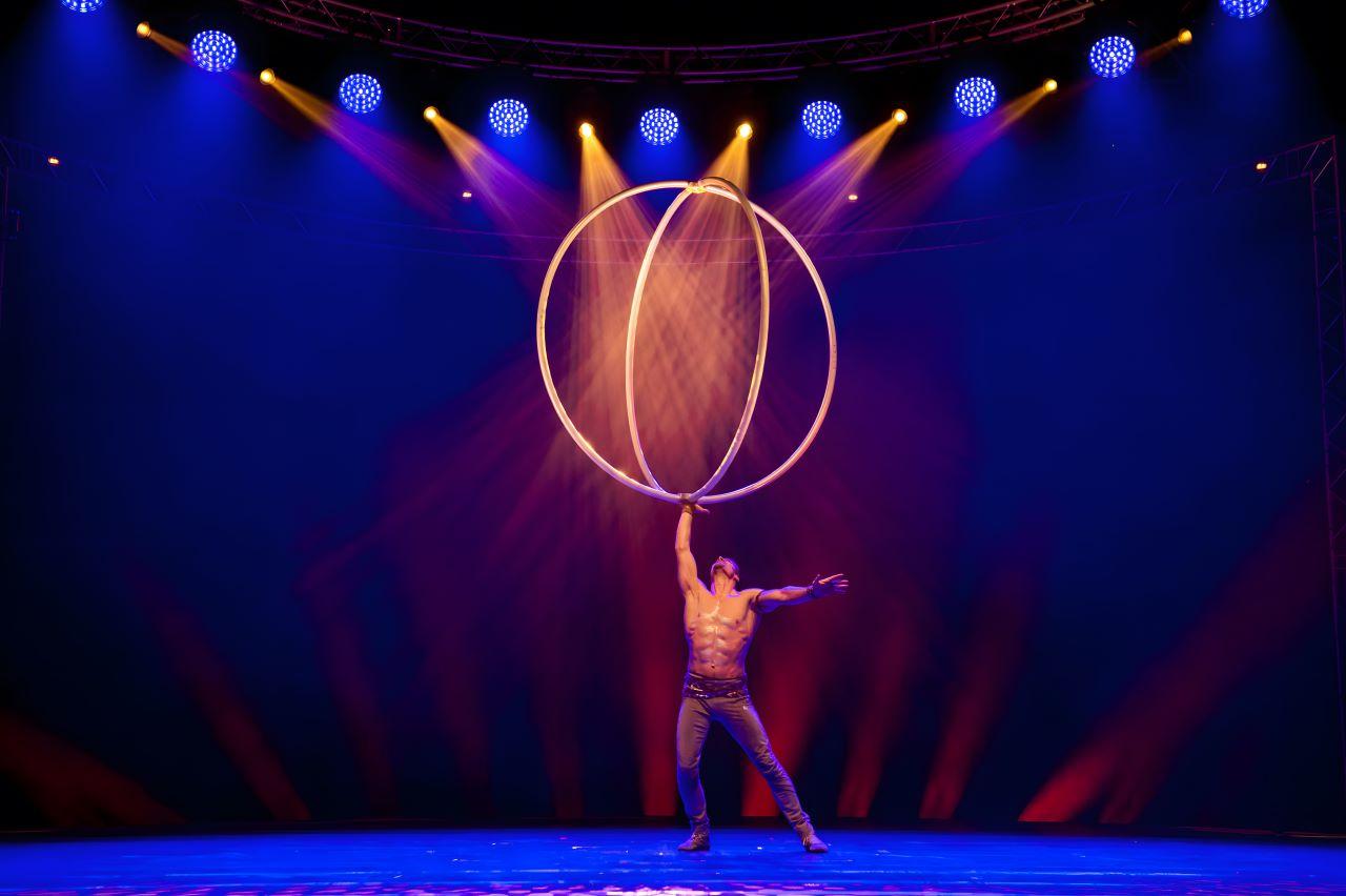 artista do circo celestia se apresentando