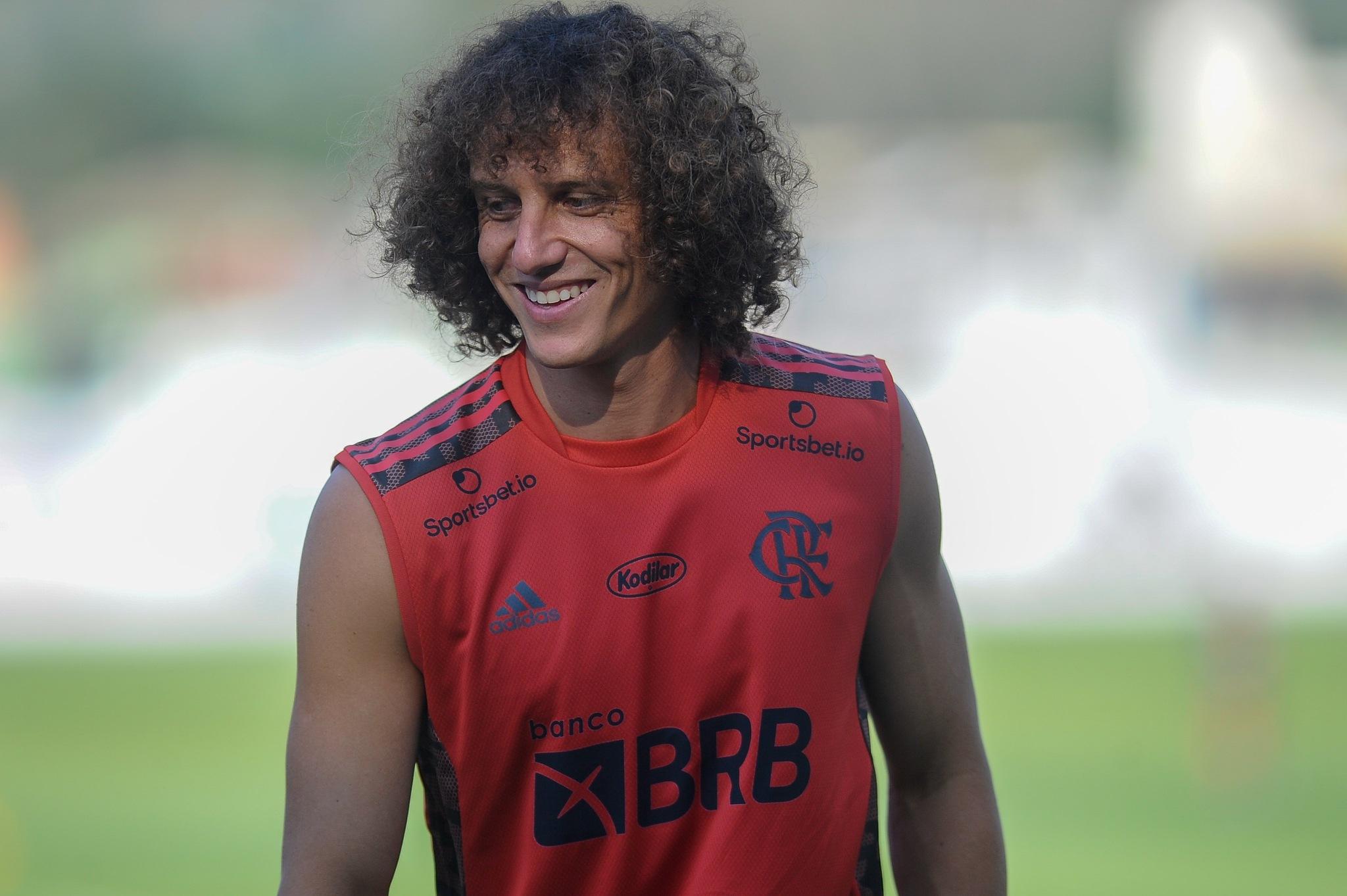 Foto de David Luiz durante treino do Flamengo