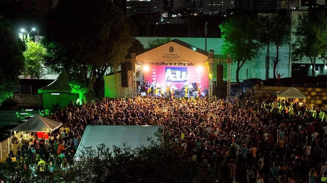 Bloco chegou a reunir milhares de pessoas na Praça Verde do Dragão do Mar