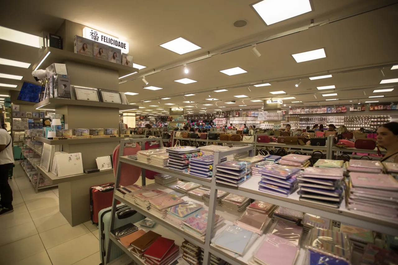 Lojas de importados trabalham com variedades que vão da papelaria à decoração, passando por utensílios domésticos, maquiagens e cosméticos, entre outras categorias