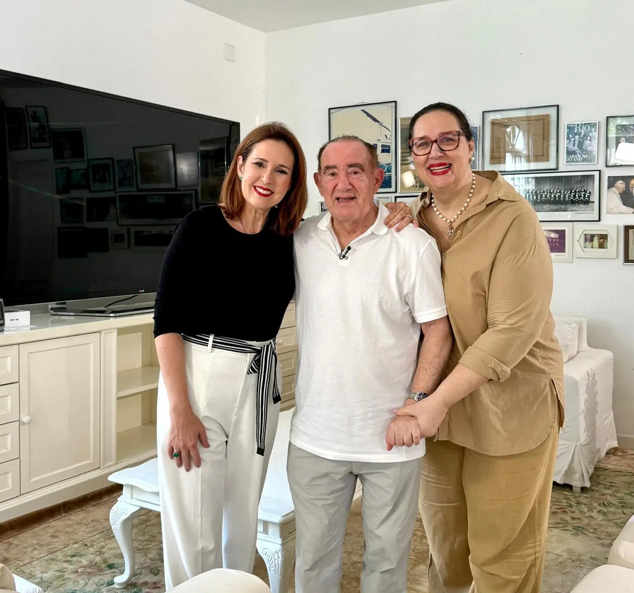 Entrevista de Renato Aragão e a esposa dele, Lilian Taranto, para a repórter Renata Capucci, será exibida no programa de hoje