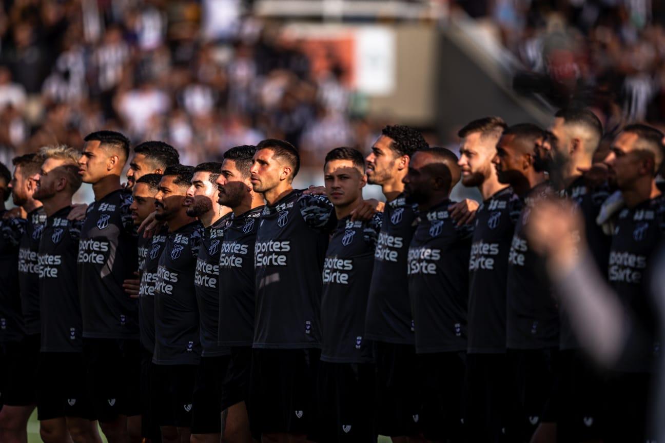 imagem mostra jogadores